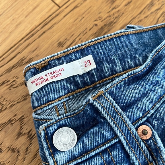 Levi’s Wedgie Straight Jeans - Picture 2 of 3